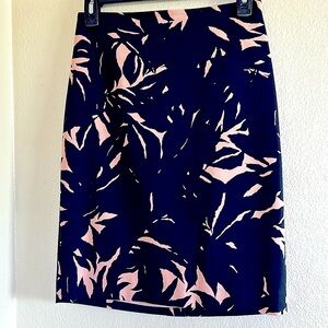Ann Taylor size 0P Navy and pink skirt underskirt lining is pink. Floral print